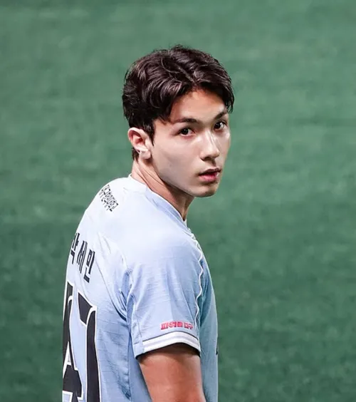 „Mama nu m-a lăsat să joc pentru România”  Fotbalistul româno-coreean   Se-min Park  își spune povestea pentru   GOLAZO.ro