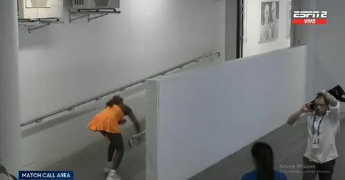 Coco Gauff nu și-a putut stăpâni furia după înfrângerea suferită cu Elina Svitolina. Foto: Captură X/ESPN Tenis