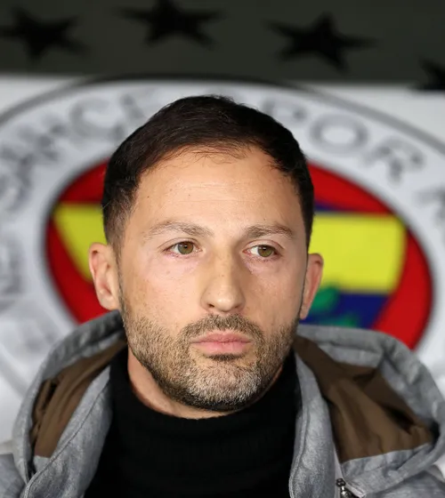 Rivalul FCSB, disperat    Ce a spus antrenorul lui Fenerbahce  înaintea meciului din Europa League: „Nu știu cu cine joc la București!”