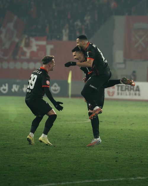 Hermannstadt - Dinamo 1-2 FOTO FB Dinamo (7).jpg