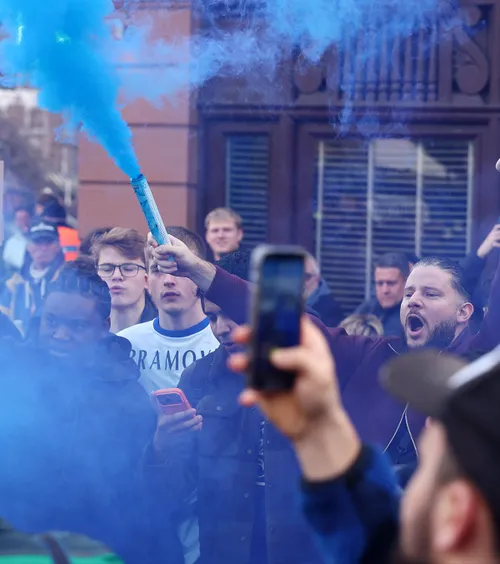 Suporteri înjunghiați în deplasare  Doi fani Chelsea,   atacați de ultrașii lui Napoli  înainte de meciul din Liga Campionilor: „A fost înfricoșător”