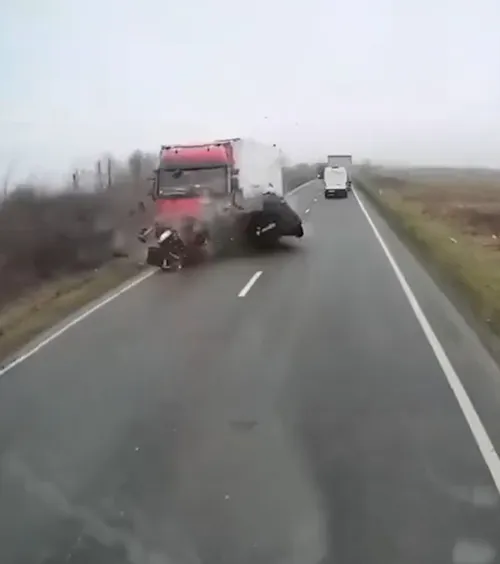 „A intrat direct sub roți”  Reacția   șoferului camionului  implicat în accidentul în care au murit 7 fani PAOK: „N-am mai văzut așa ceva”