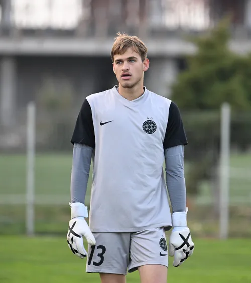 „Vreau să joc fotbal, nu țurca”  Gigi Becali a vorbit cu tatăl fotbalistului înainte de   a debuta la FCSB:  „Nu vreau să-l nenorocesc, dar nu mai suport”