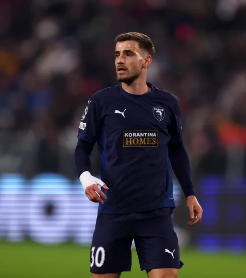 Vlad Dragomir, GOLAZO în Ligă     FOTO.  Mijlocașul român,   reușită de senzație  în ultima etapă a fazei principale din Champions League