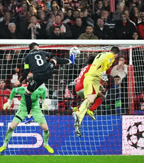 „Nu vă sinucideți!”  Cine este Trubin,   portarul care a marcat golul calificării  Benficăi. Și reacția șocantă a lui Mourinho