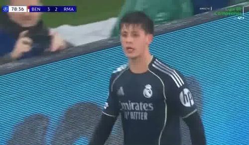 Arda Guler, nervos după ce a fost schimbat în meciul Benfica - Real Madrid 4-2. foto: Captură Reddit - r/soccer