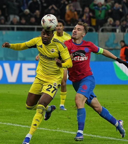 Probleme pentru Olaru  Ce a spus căpitanul FCSB despre   schimbarea prematură  de la meciul cu Fenerbahce: „Sper să nu fie nimic grav”