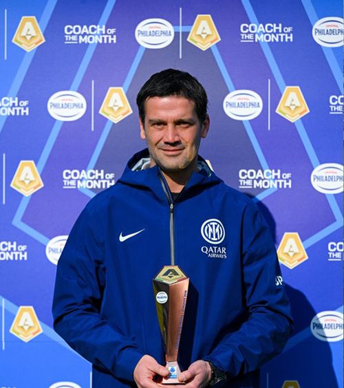 Chivu, premiat din nou  Al doilea trofeu consecutiv de   antrenorul lunii în Serie A!