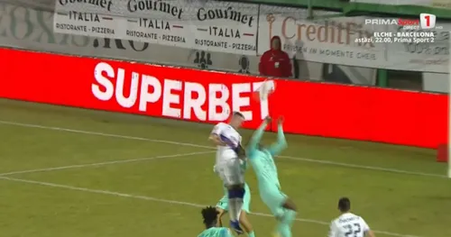 Contactul dintre Robert Moldoveanu și Florent Poulolo, în FC Argeș - UTA Arad