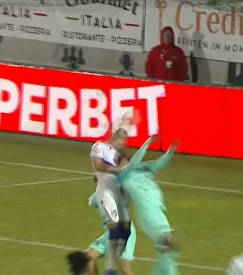 „Sunt uluit”     FOTO.  Ce decizie a luat Florin Chivulete după    faza controversată din careul celor de la UTA:  „Mă îngheață”