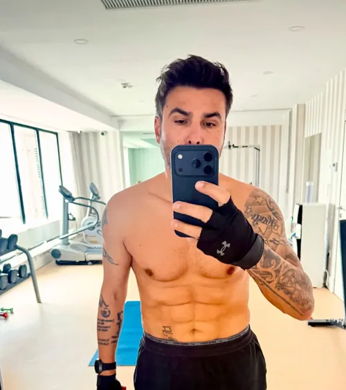 Mutu se menține în formă     FOTO:  Fizicul de invidiat al „Briliantului”, la    47 de ani