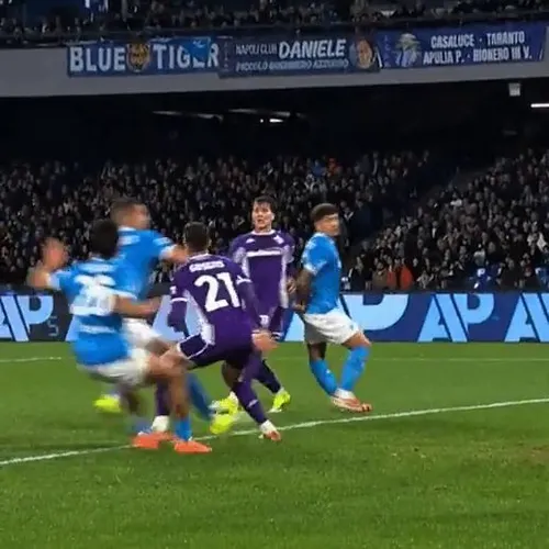 Accidentare grava a lui Di Lorenzo in Napoli - Fiorentina (4).jpg