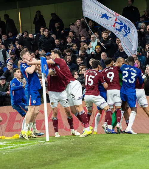A dat cu el de pământ!  Remontada lui   Chelsea  în fața lui West Ham s-a încheiat cu o bătaie generală, cu Traore, Joao Pedro și Todibo în prim-plan