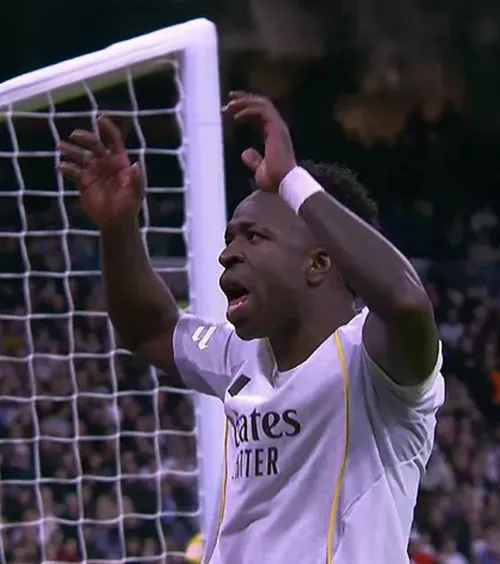 Vinicius, din nou fluierat pe „Bernabeu”    FOTO:  Starul lui Real Madrid a răspuns cu un   GOLAZO, de lângă Rațiu!