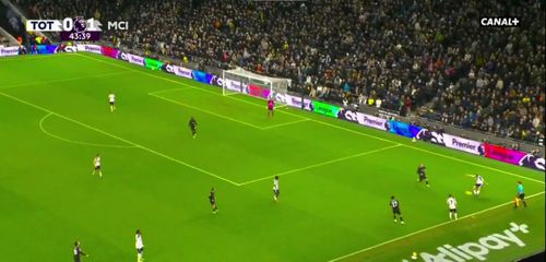 Gafa lui Drăgușin la golul doi marcat de Manchester City Foto Captura ecran Canal+ .jpg