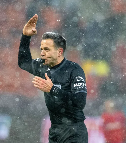 „Nenorocit! A vrut să-mi ia viața”    Gigi Becali,  jigniri la foc automat după victoria cu Csikszereda: „Facem cerere să fie scos din arbitraj!”