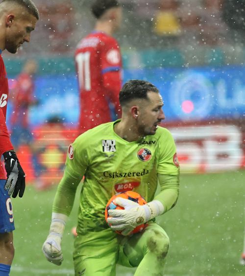 „Am simțit că va șuta acolo”    FOTO.  Cum a reușit   Eduard Pap  să-i apere un nou penalty lui Tănase