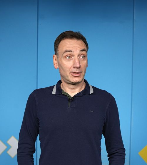 Pe cine a deranjat Naum în politică  Momente tensionate după un meci al naționalei.   Un baron PSD s-a enervat  pe Radu Naum