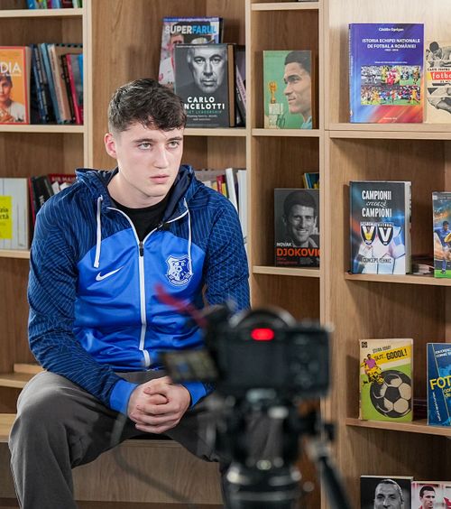 Performanță cu program complet  Pas cu pas, cum arată   o zi din viața unui copil  din Academia Hagi: „Aici ai tot ce îți trebuie!”