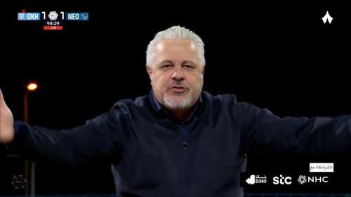 Marius Șumudică și-a ieșit din minți la meciul Al-Okhdood - Neom SC 1-1. Foto: Captură „X”, @thmanyahsports