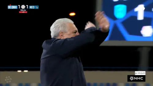 Marius Șumudică și-a ieșit din minți la meciul Al-Okhdood - Neom SC 1-1. Foto: Captură „X”, @thmanyahsports