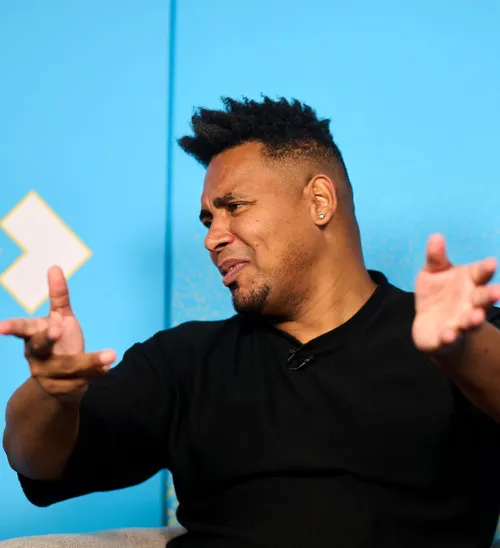 „Dădea și el din mână”    Cum se purta Ianis Hagi  când juca la Viitorul, sub comanda tatălui său, Gică Hagi: „Bă, ce naiba?! Vreau să merg acasă!”