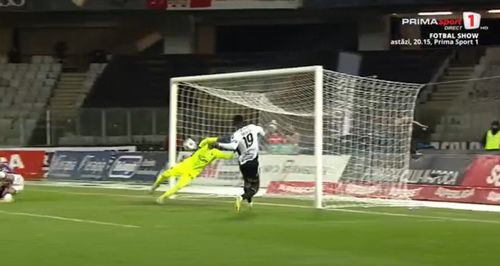 Ratarea lui Macalou din meciul U Cluj - FC Argeș. Foto: captură/Prima Sport 1
