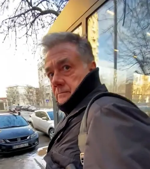 Vassaras, agasat în centrul Bucureștiului  Șeful CCA, luat la întrebări de un cetățean nemulțumit:   „Există blat în fotbalul românesc?”