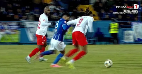 Faultul făcut de Karamoko în meciul cu Farul Foto capturi Prima Sport .jpeg