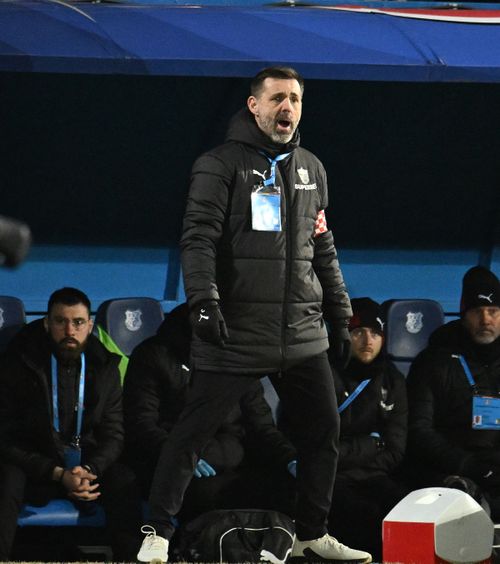 Kopic, despre ce a făcut diferența   Antrenorul lui Dinamo a dezvăluit secretul   revenirii   „câinilor” în meciul cu Farul + Imagini de senzație cu el la final