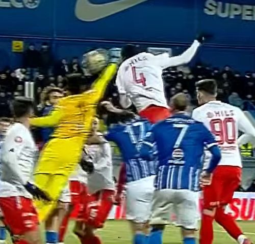 Ieșirea total greșită a lui Buzbuchi la golul lui Boateng, în Farul - Dinamo 2-3 Fotografii: capturi TV