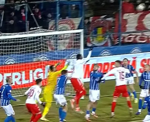 Ieșirea total greșită a lui Buzbuchi la golul lui Boateng, în Farul - Dinamo 2-3