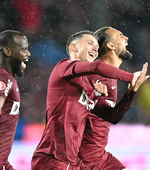 CFR Cluj și-a ipotecat jucătorii  Împrumut de 1,35 milioane euro garantat cu 25 de fotbaliști »   700.000 de € pentru 10% din Louis Munteanu