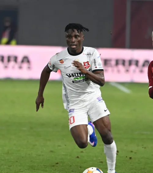 FCSB mai vinde un jucător  Campioana   poate încasa dublul investiției!  Jucătorul a acceptat deja transferul