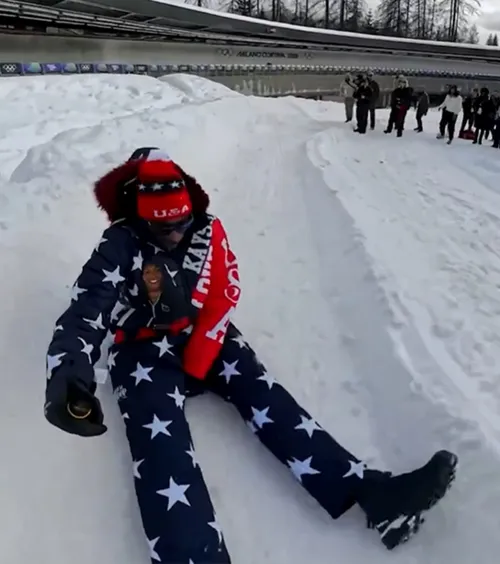 Se dă în spectacol pe bani mulți!    FOTO:     Snoop Dogg  a oferit imaginile zilei, la Jocurile Olimpice de Iarnă 2026