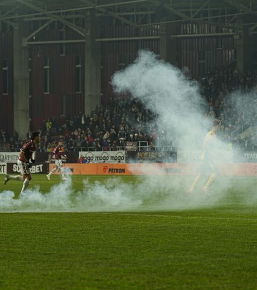 Amenzi uriașe după Rapid - Petrolul  Clubul din Giulești,   penalizat sever  pentru scandalul provocat de suporteri în peluze