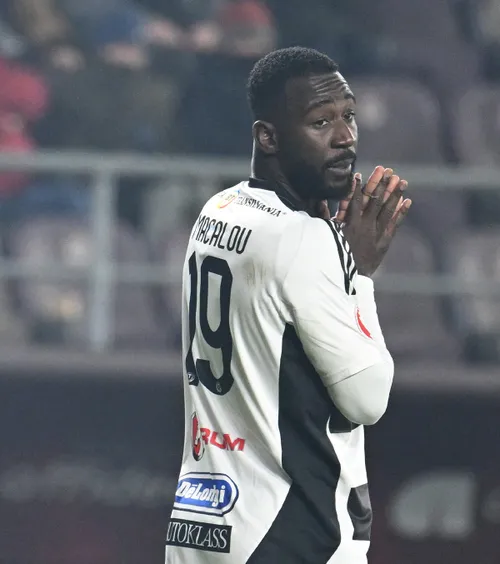 Eroare imensă la derby-ul Clujului    FOTO.  Macalou,   cadou incredibil  pentru Camora! Căpitanul CFR-ului a marcat spectaculos