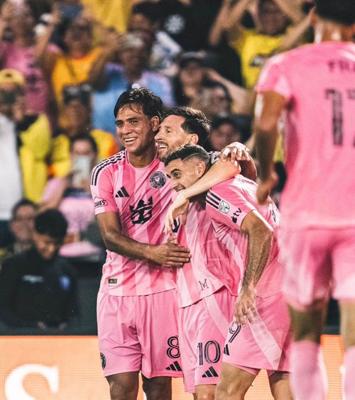 Messi, GOLAZO în fața a 55.000 de fani!    VIDEO:  Argentinianul a ridicat tribunele în picioare cu acțiunea reușită în   Barcelona SC - Inter Miami