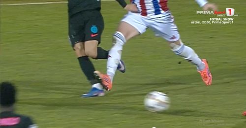 Faultul lui Zivulic asupra lui Bîrligea / foto: capturi Prima Sport