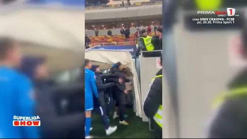 Dinamo - U Craiova. Ștefan Baiaram scuipă un fan la ieșirea de pe teren. Foto - captură Prima Sport (16).jpg