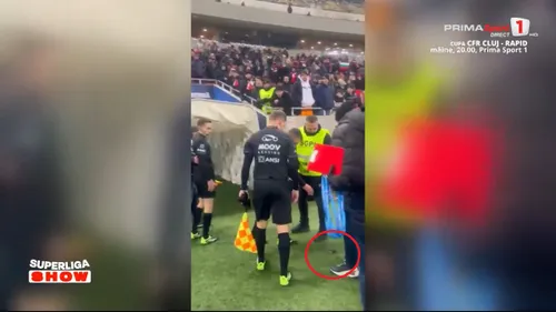 Dinamo - U Craiova. Istvan Kovacs, lovit de suporterii „câinilor” cu un obiect. Foto - captură Prima Sport 111.jpg