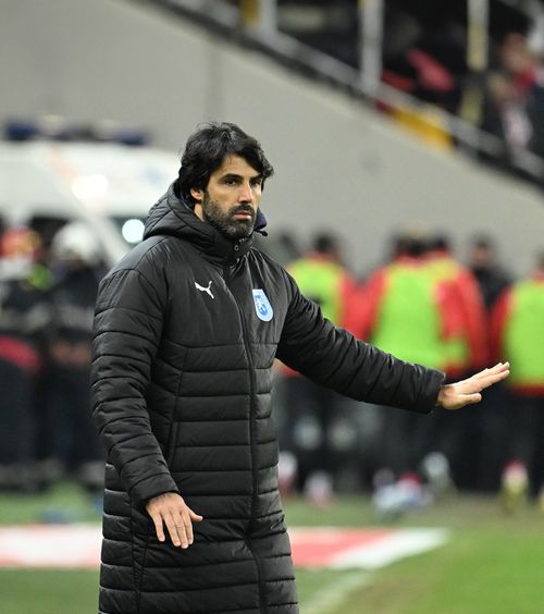 „Au avut un șut și au dat gol”    VIDEO.    Coelho  rămâne precaut după remiza cu Dinamo: „Nu mă gândesc la titlu”