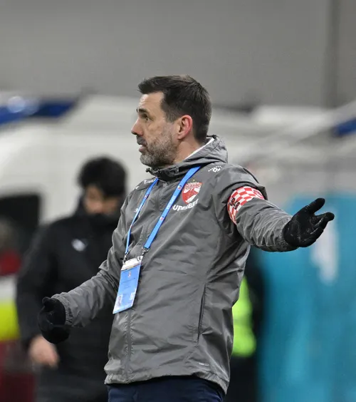 „Știm că nu suntem o echipă perfectă”  Reacția lui Kopic după ce U Craiova   i-a ascuns mingea lui Dinamo  + ce spune despre transferurile din iarnă