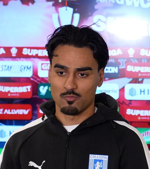 „Nu trebuia s-o fac, dar nu regret!”    VIDEO+FOTO.    Baiaram,  după ce s-a scuipat cu un fan dinamovist:   „Sunt român!  Nu înțeleg răutatea”