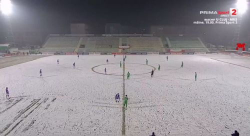 FC Arges - Dumbravita, terenul e acoperit de zapada. Captura Prima Sport (22).jpg