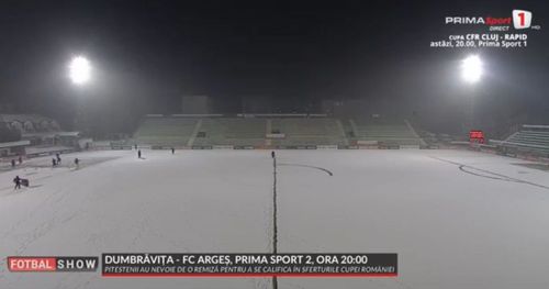 FC Arges - Dumbravita, terenul e acoperit de zapada. Captura Prima Sport.jpg
