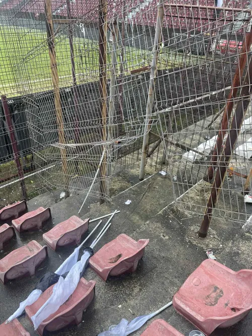 Pagubele create de suporterii lui U Cluj după derby-ul cu CFR. Foto: Facebook/Peluza Vișinie