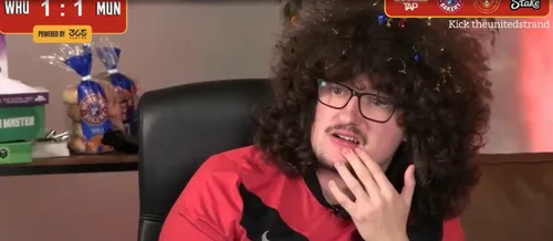 Dezamăgirea fanului lui Manchester United după meciul cu West Ham, 1-1. Foto: Captură/The Sun