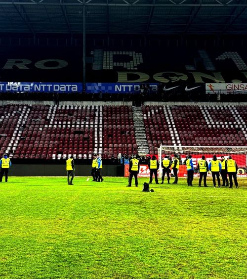 Ironie în peluză     FOTO.  Ce au scris suporterii lui   U Cluj  pe scaune la derby-ul cu CFR