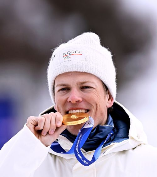 Fotbalistul e regele schiului  Povestea norvegianului care poate depăși recordul de aur la Jocurile Olimpice.   Fotbal, schi fond. Și bunicul, „arma secretă”